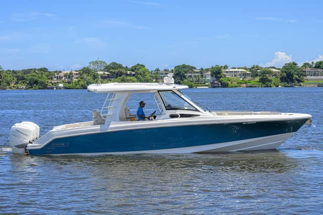 2020 Boston Whaler 350 Realm