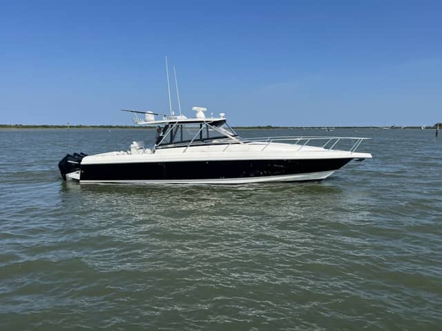 2007 Intrepid 377 Walkaround