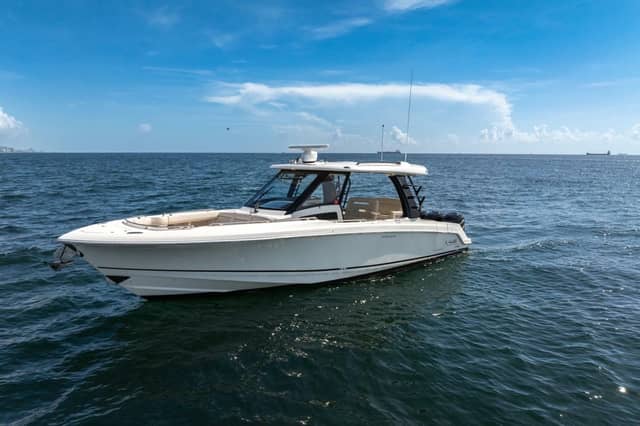 2023 Boston Whaler 350 Realm