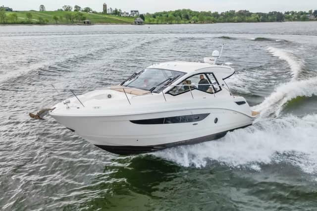 2017 Sea Ray Sundancer 350 Coupe