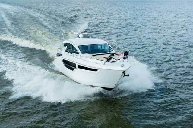 2019 Cruisers Yachts 42 Cantius