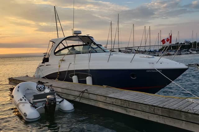 2019 Rinker EX 370
