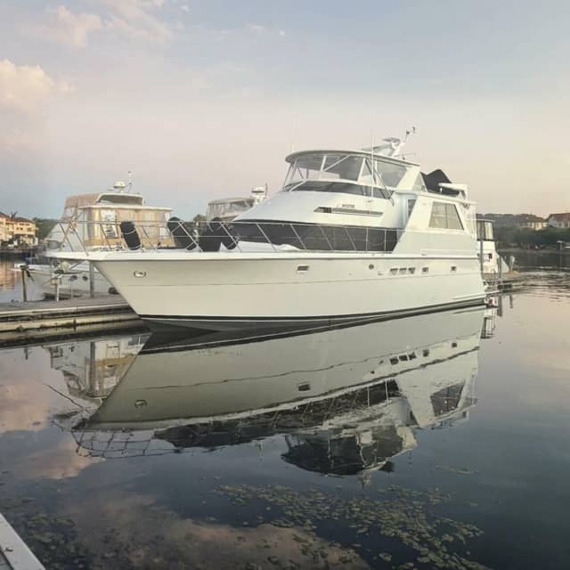1998 Hatteras 52 Sport Deck Motor Yacht