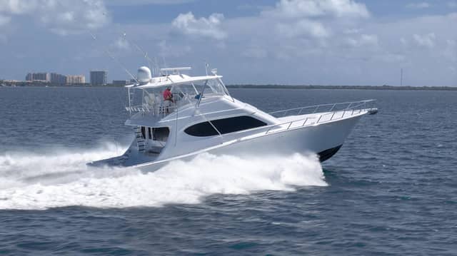 2024 Hatteras GT70