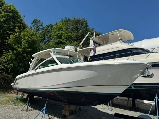 2018 Boston Whaler 320 Vantage