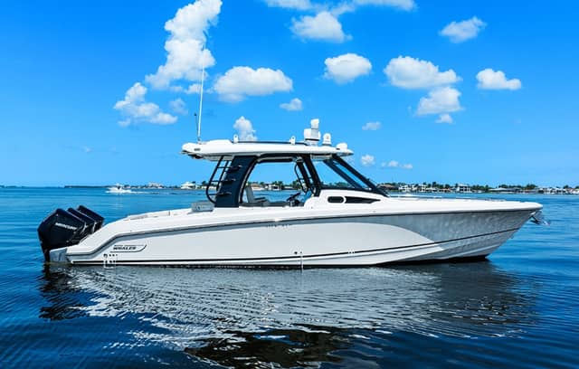 2023 Boston Whaler 350 Realm