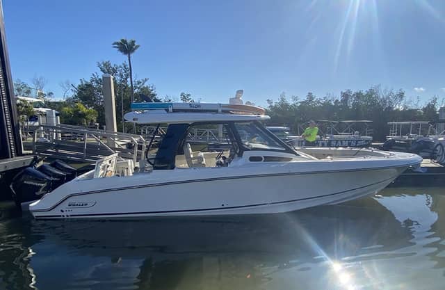2023 Boston Whaler 350 Realm