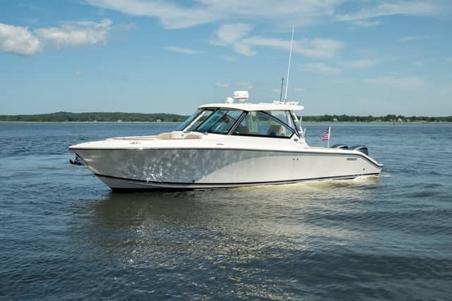 2018 Pursuit 325 DC