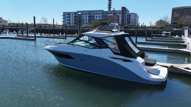 2023 Sea Ray 320 Sundancer