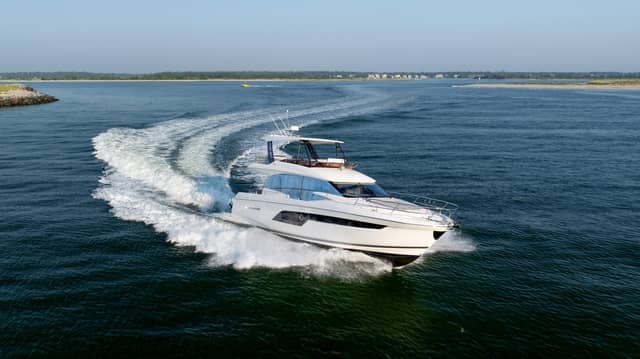 2024 Prestige 520