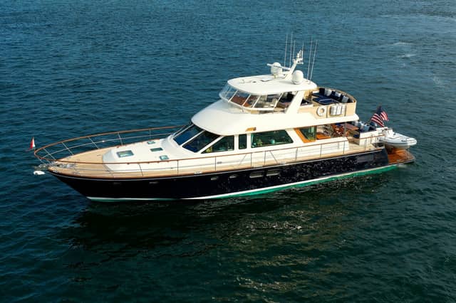 2016 Hunt Yachts 72 Flybridge