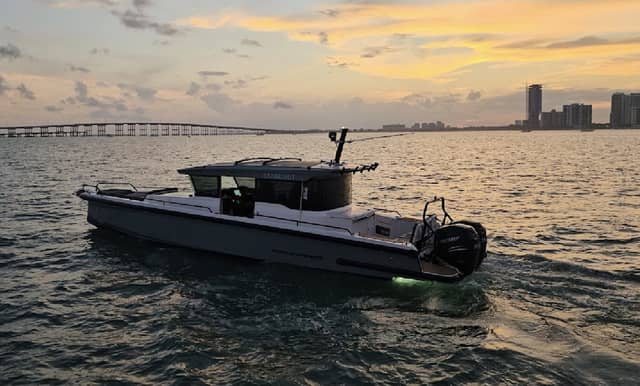 2021 Axopar 37 XC Cross Cabin