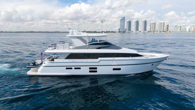2018 Hatteras M75