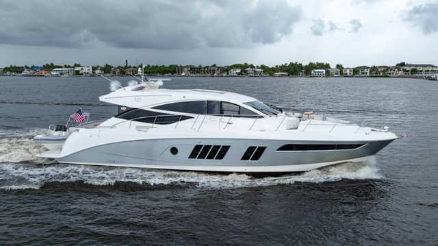 2017 Sea Ray L65