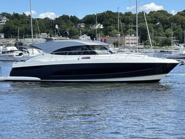 2020 Riviera 4800 Sport Yacht