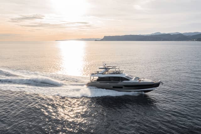 2025 Azimut Fly 72