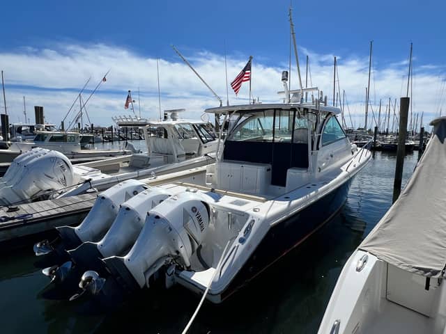 2020 Pursuit 385 Offshore