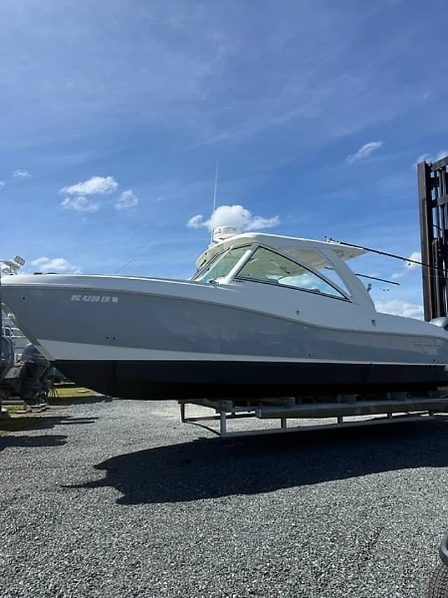 2019 World Cat 320 DC