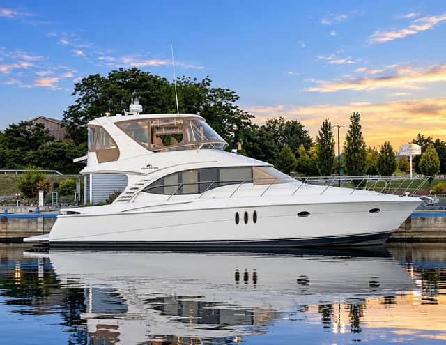 2009 Silverton 52 Ovation