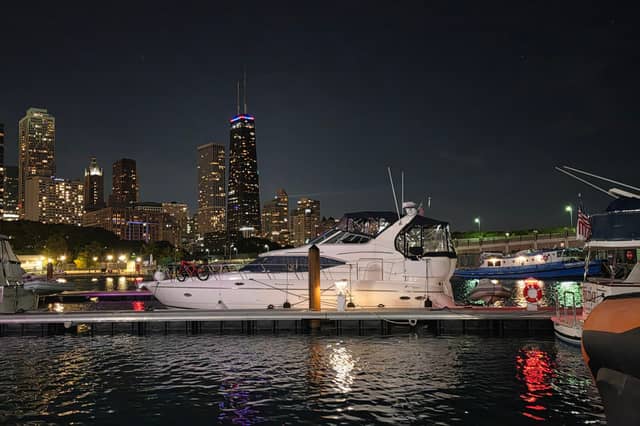 2001 Cruisers Yachts 4450 Express Motoryacht