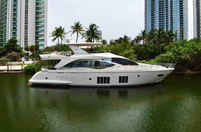 2015 Azimut