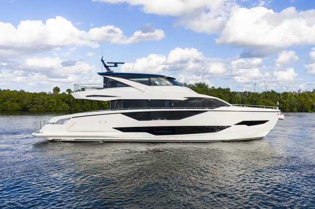 2025 Sunseeker 90 Ocean Enclosed