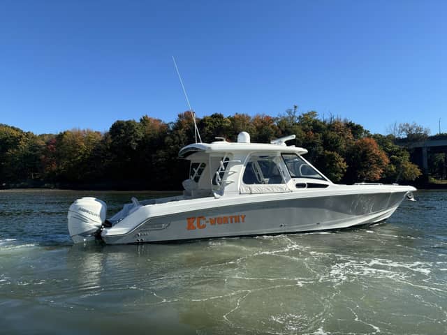 2018 Boston Whaler 350 Realm