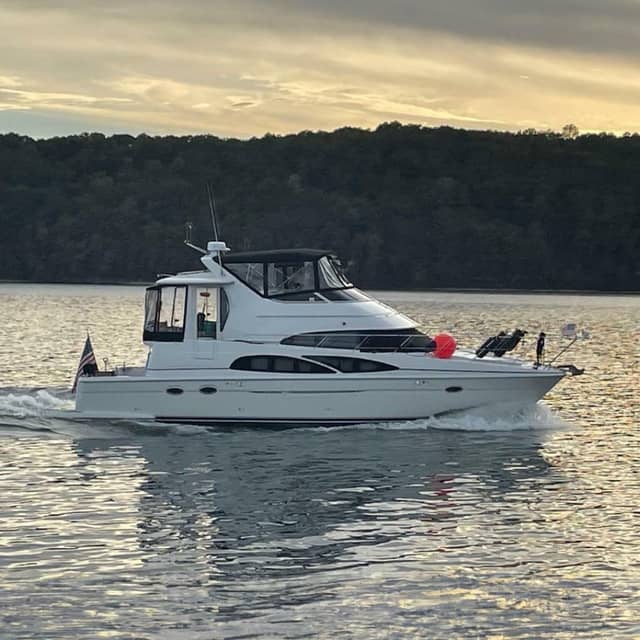 2005 Carver 444 Cockpit Motor Yacht