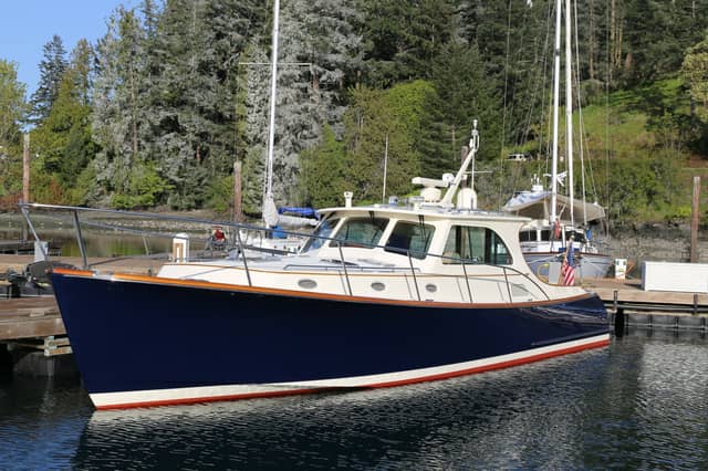 2009 Hinckley Talaria 44