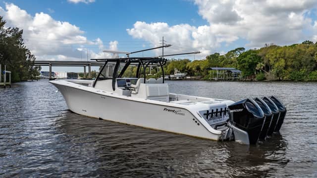 2023 Front Runner 39 Center Console