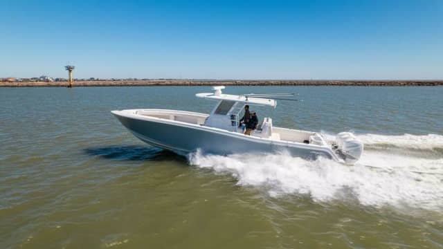 2019 Invincible 39 Open