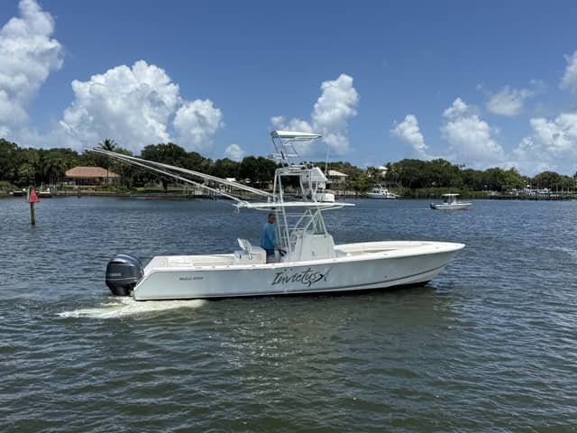 2006 Regulator 32 Center Console