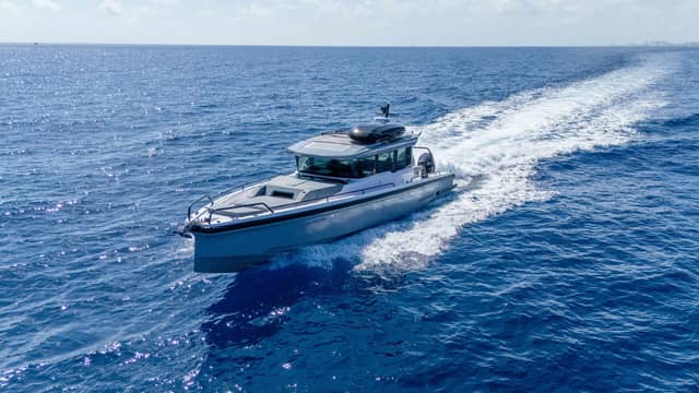 2024 Axopar 37 XC Cross Cabin