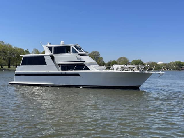 1995 Viking 54 Sports Yacht