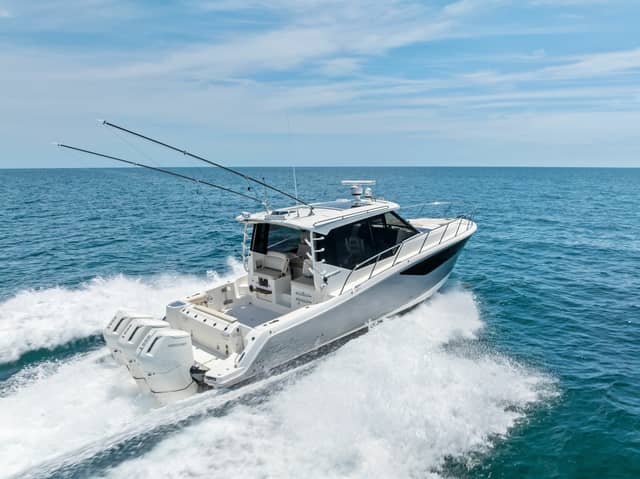 2023 Boston Whaler 405 Conquest