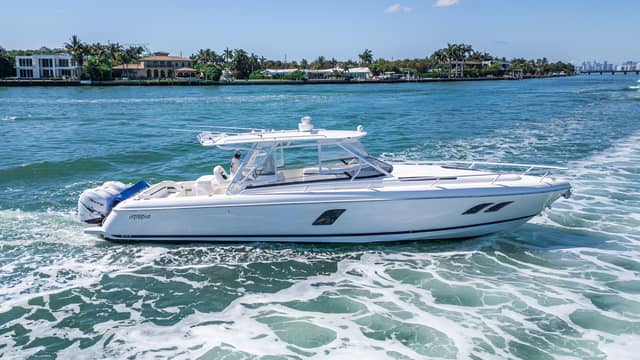 2014 Intrepid 400 Cuddy