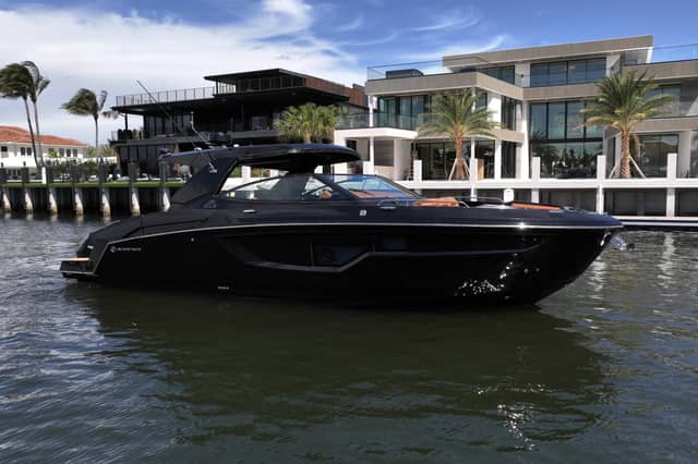2022 Cruisers Yachts 38 GLS OB