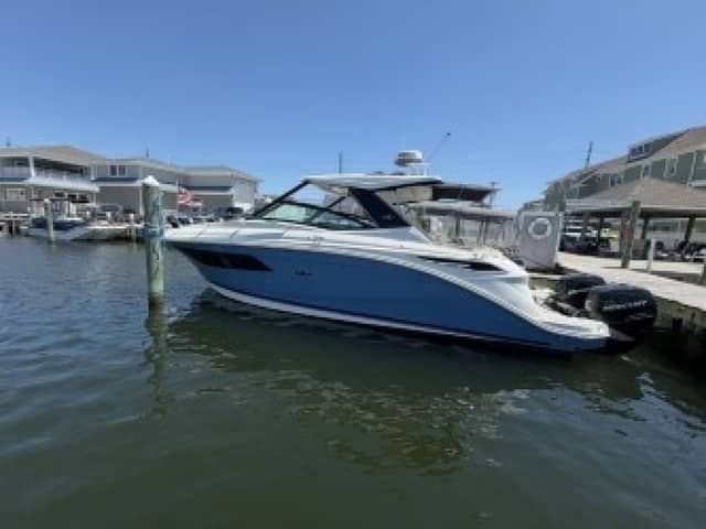 2021 Sea Ray Sundancer 320 Outboard