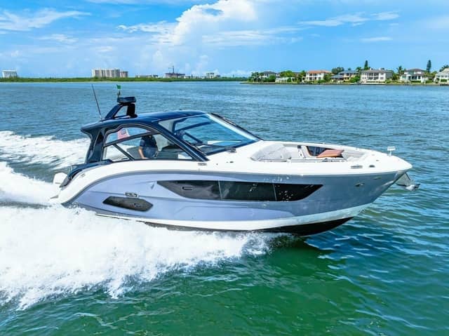 2022 Sea Ray 370 Sundancer