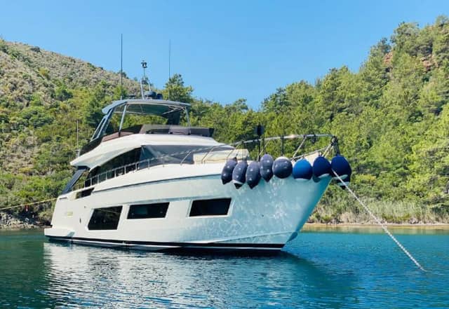 2020 Ferretti Yachts 670
