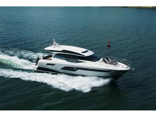 2018 Present Yachts 520S