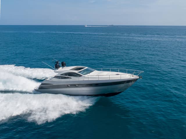 2004 Pershing Express