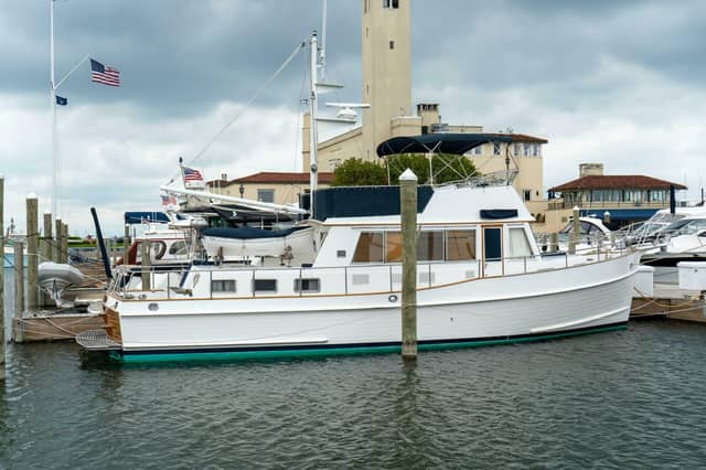 2001 Grand Banks 42 Classic