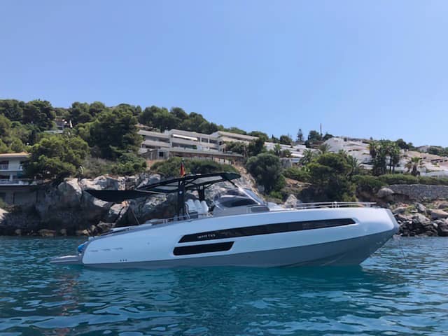 2018 Invictus 370 GT