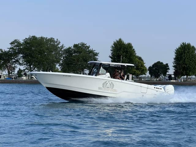 2022 Wellcraft 352 Fisherman