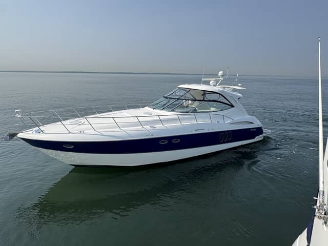 2006 Cruisers Yachts 520 Express