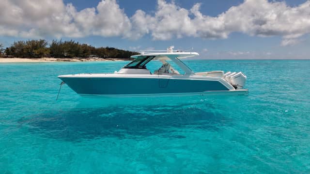 2025 Tiara Yachts 38LS