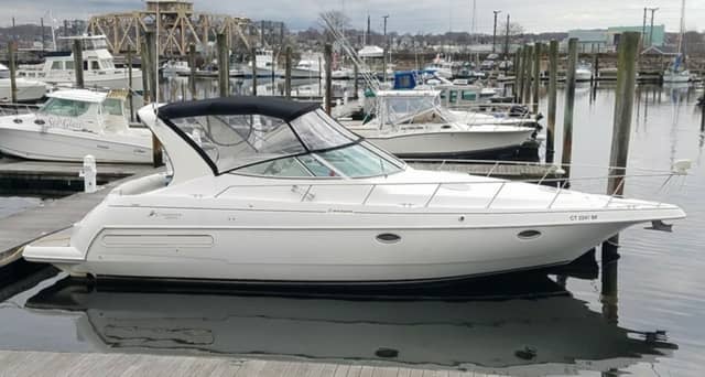 2002 Cruisers Yachts 3572