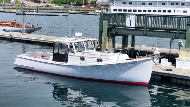 2015 Holland 32