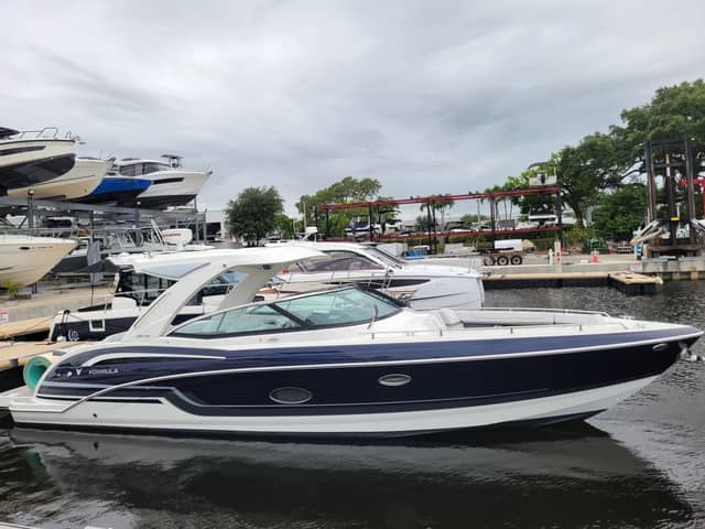 2019 Formula 350 Crossover Bowrider